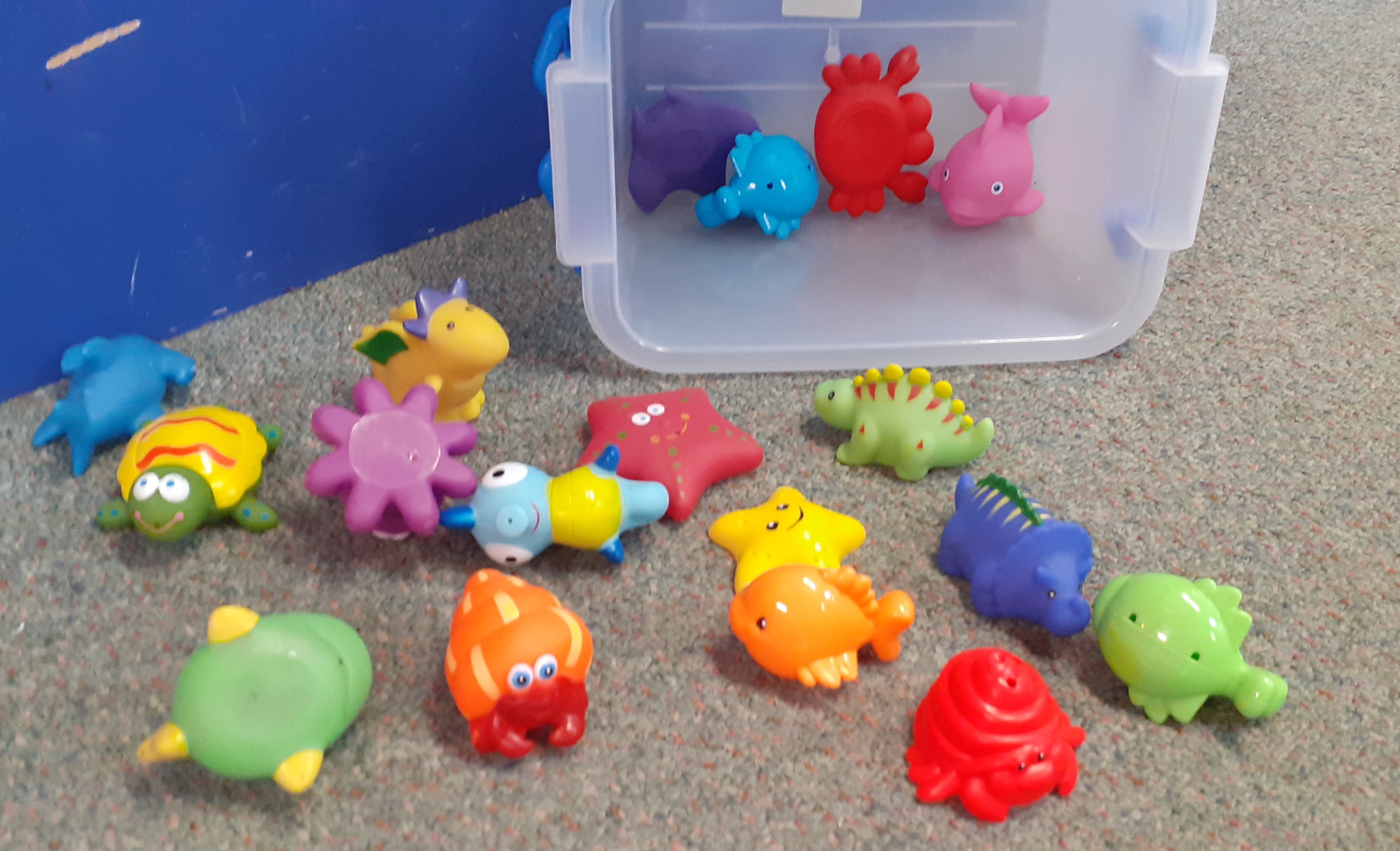 Set of small water animals 
